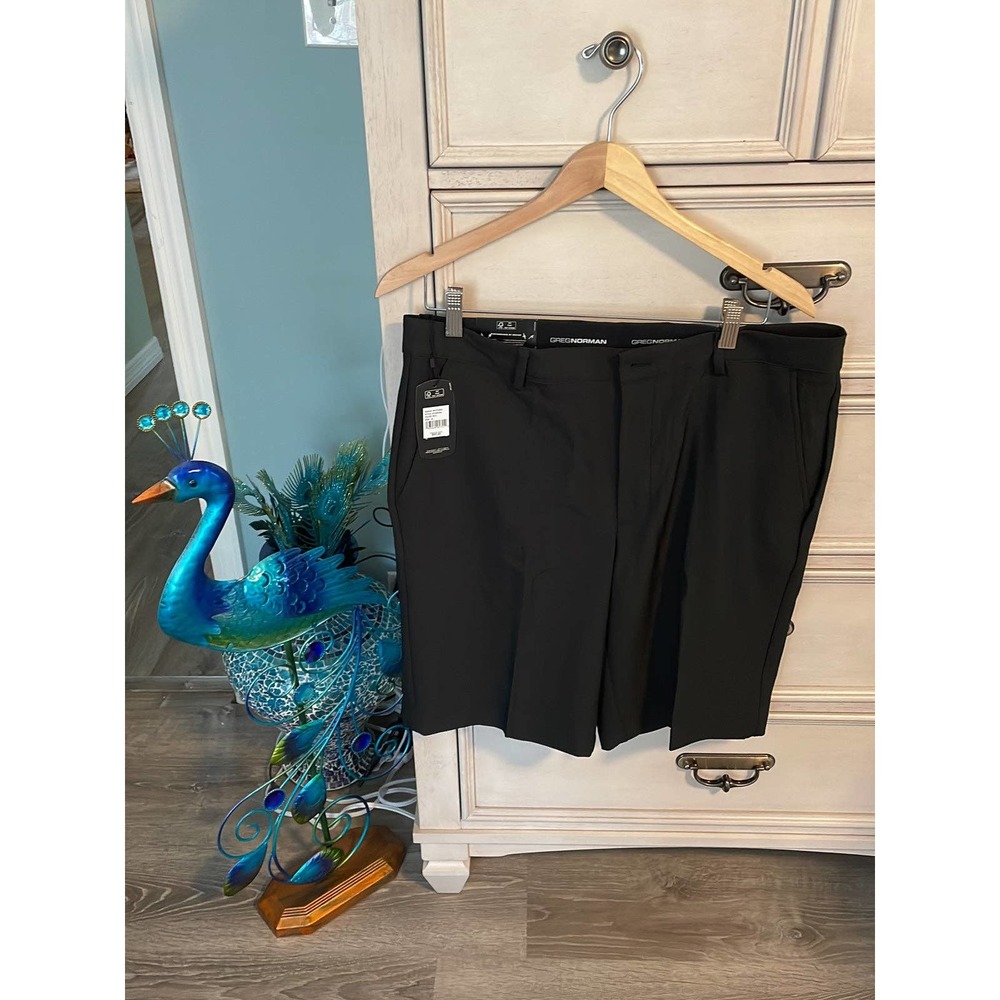 Men’s new with tags 34W classic fit Greg Norman clubhouse shorts